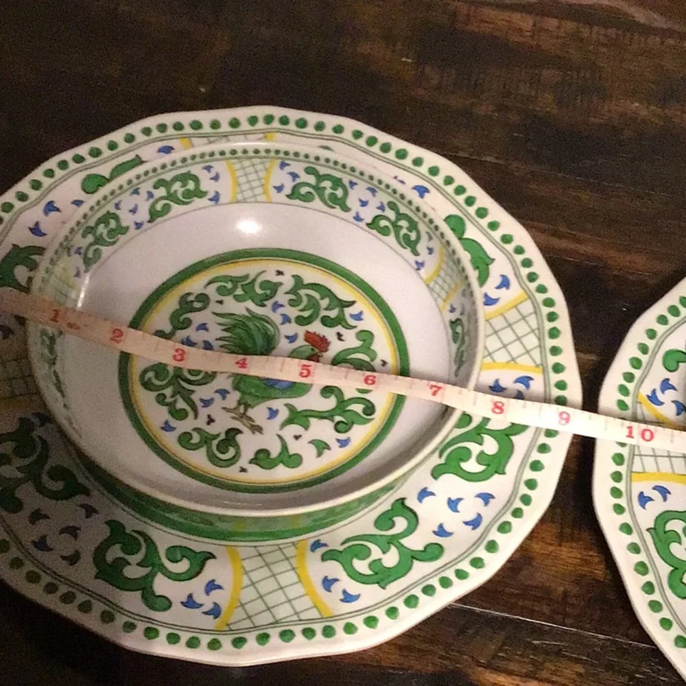 Lot of 4 Melamine Plates and Bowls